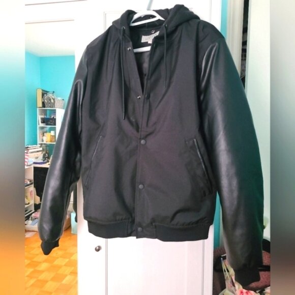 Men's Black Faux Vegan Leather Hooded Streetwear Bomber Jacket Small - Picture 1 of 15